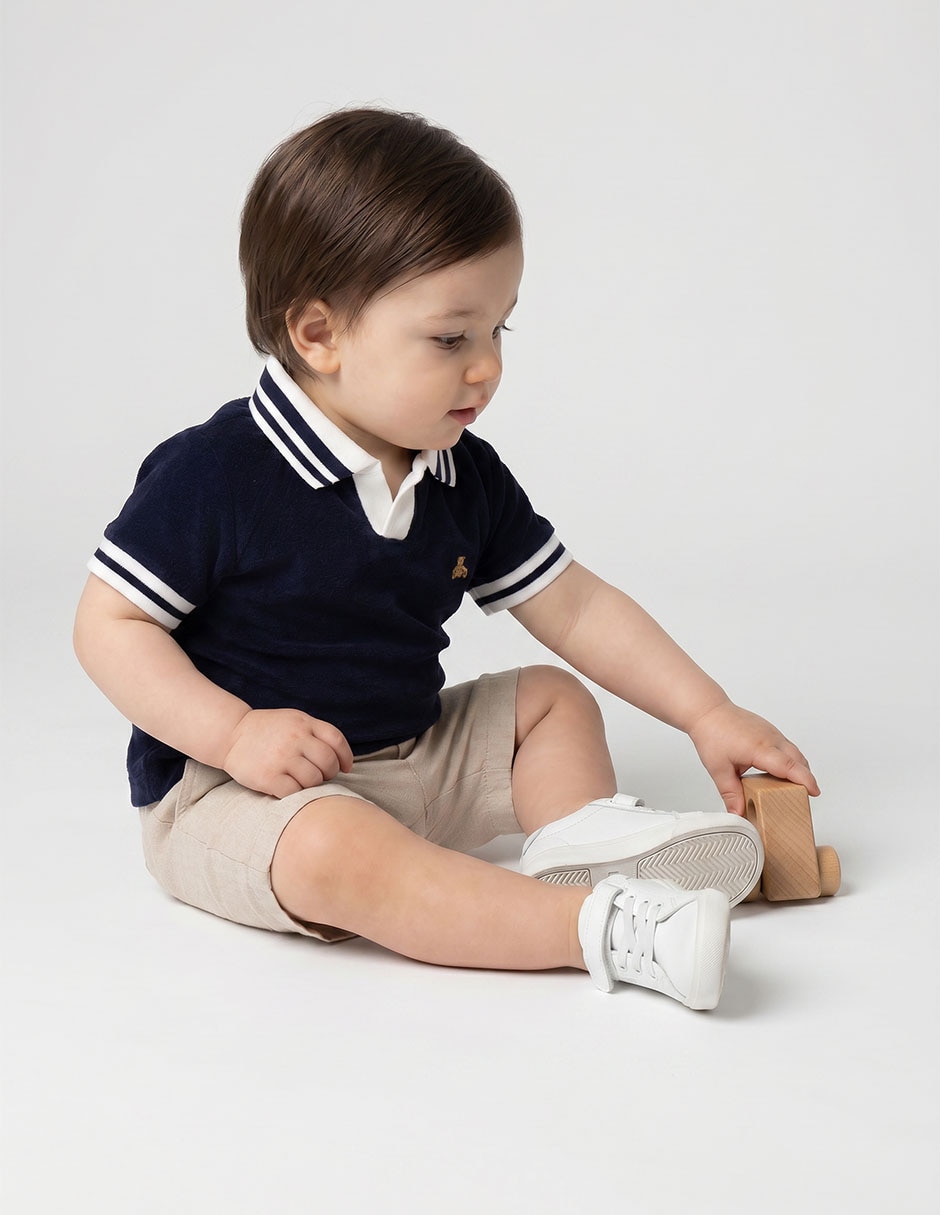Playera tipo polo para niño